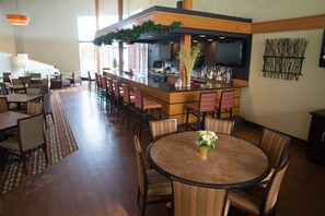 Bar (on property) - Lifestyle Inn Cedar Falls (Cedar Falls)