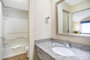 Combined shower/bathtub, deep-soaking bathtub, free toiletries