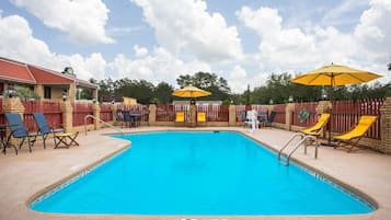 Seasonal outdoor pool, open 3:00 PM to 9:30 PM, pool loungers