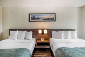 Habitación, 2 camas de matrimonio, no fumadores | Ropa de cama de alta calidad, escritorio, sistema de insonorización