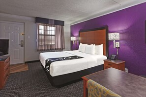 Room, 1 King Bed, Smoking | Premium bedding, pillow-top beds, desk, blackout curtains