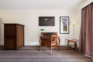 1 bedroom, minibar, in-room safe, desk