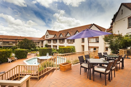 Terrace/patio. Mercure Canberra