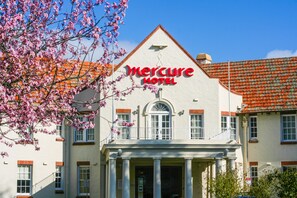 Front of property - Mercure Canberra (Braddon)