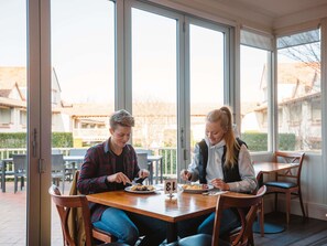 Frokostbuffé hver dag (mot et tillegg)