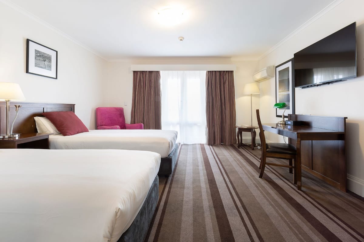 Superior Room, 2 Twin Beds | Minibar, in-room safe, desk, soundproofing