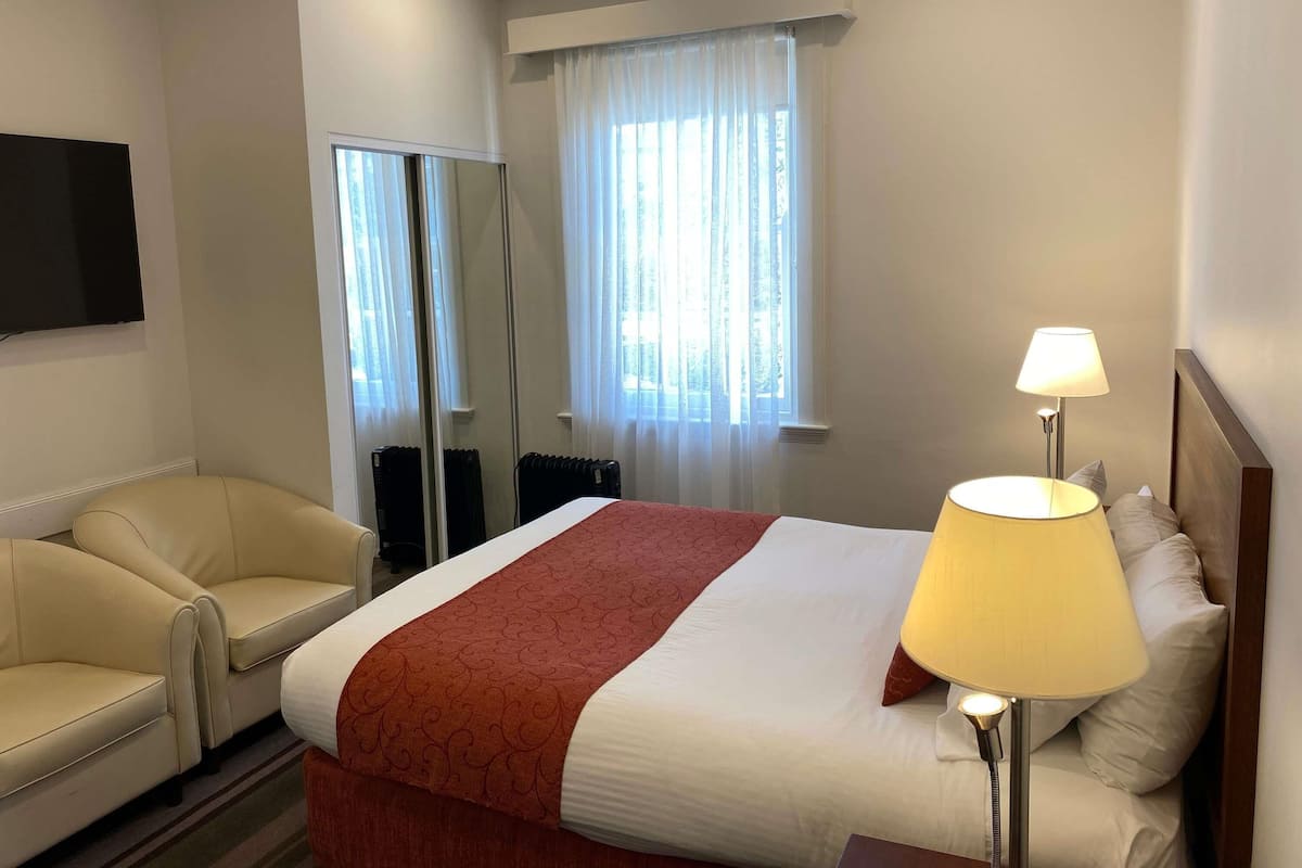 Standard Room, Multiple Beds | Minibar, in-room safe, desk, soundproofing