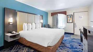 Standard-huone, 1 suuri parisänky, esteetön, kylpyamme | Pillowtop-patjalliset sängyt, tallelokero huoneessa