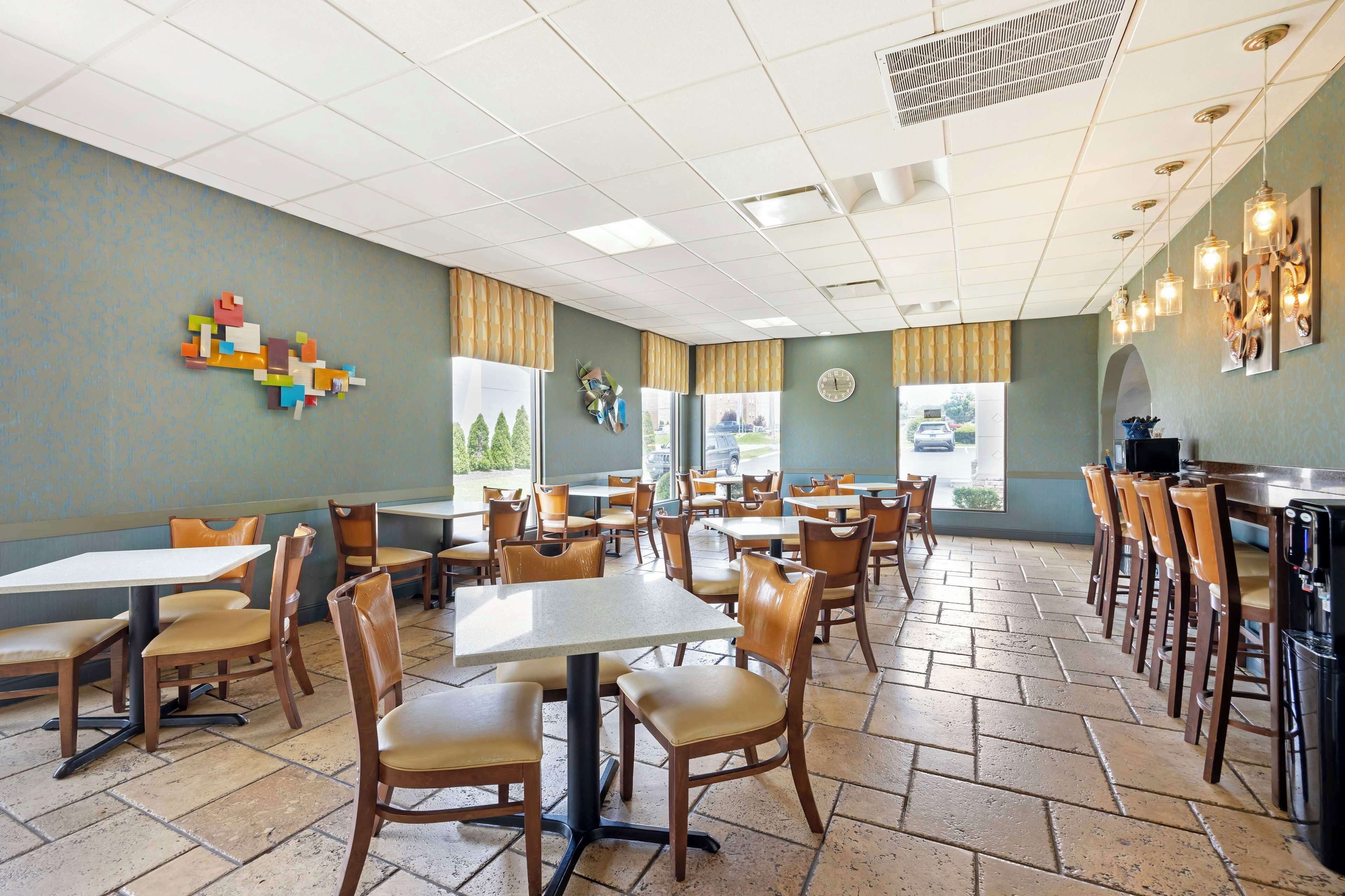 free daily full breakfast