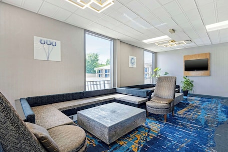 Lobby. Best Western Franklin Inn