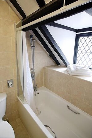 Double Room | Bathroom shower