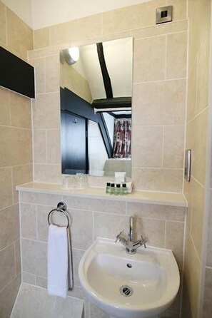 Double Room | Bathroom sink