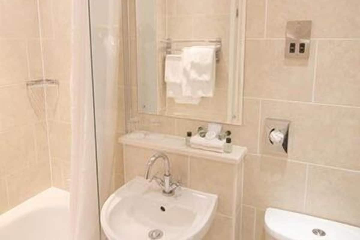 Bathtub, hair dryer