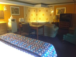 Suite, 1 King Bed, Non Smoking