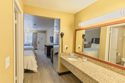 The Oakhurst Inn at Yosemite