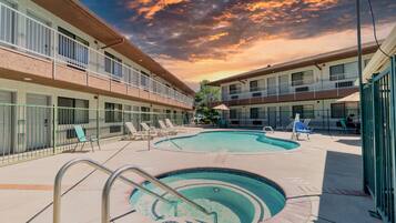 Außenpool (je nach Saison geöffnet)