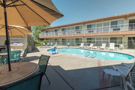 Seasonal outdoor pool. The Oakhurst Inn at Yosemite