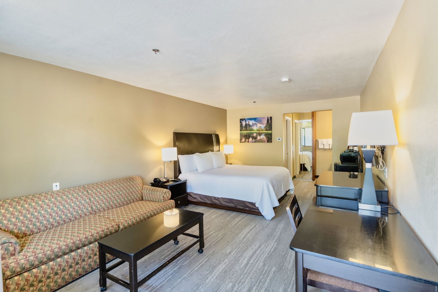 Iron/ironing board, free WiFi, bed sheets