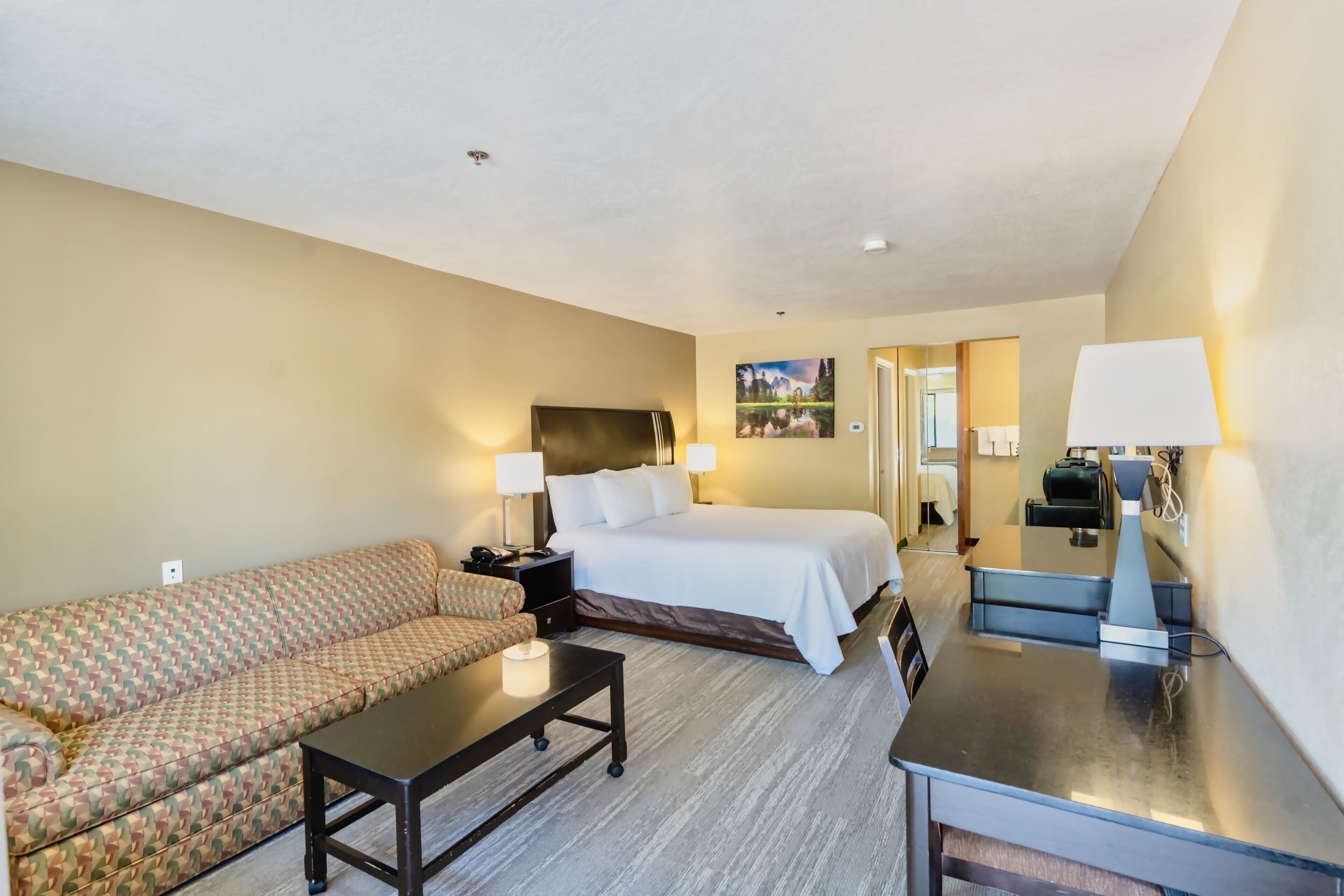 Iron/ironing board, free WiFi, bed sheets