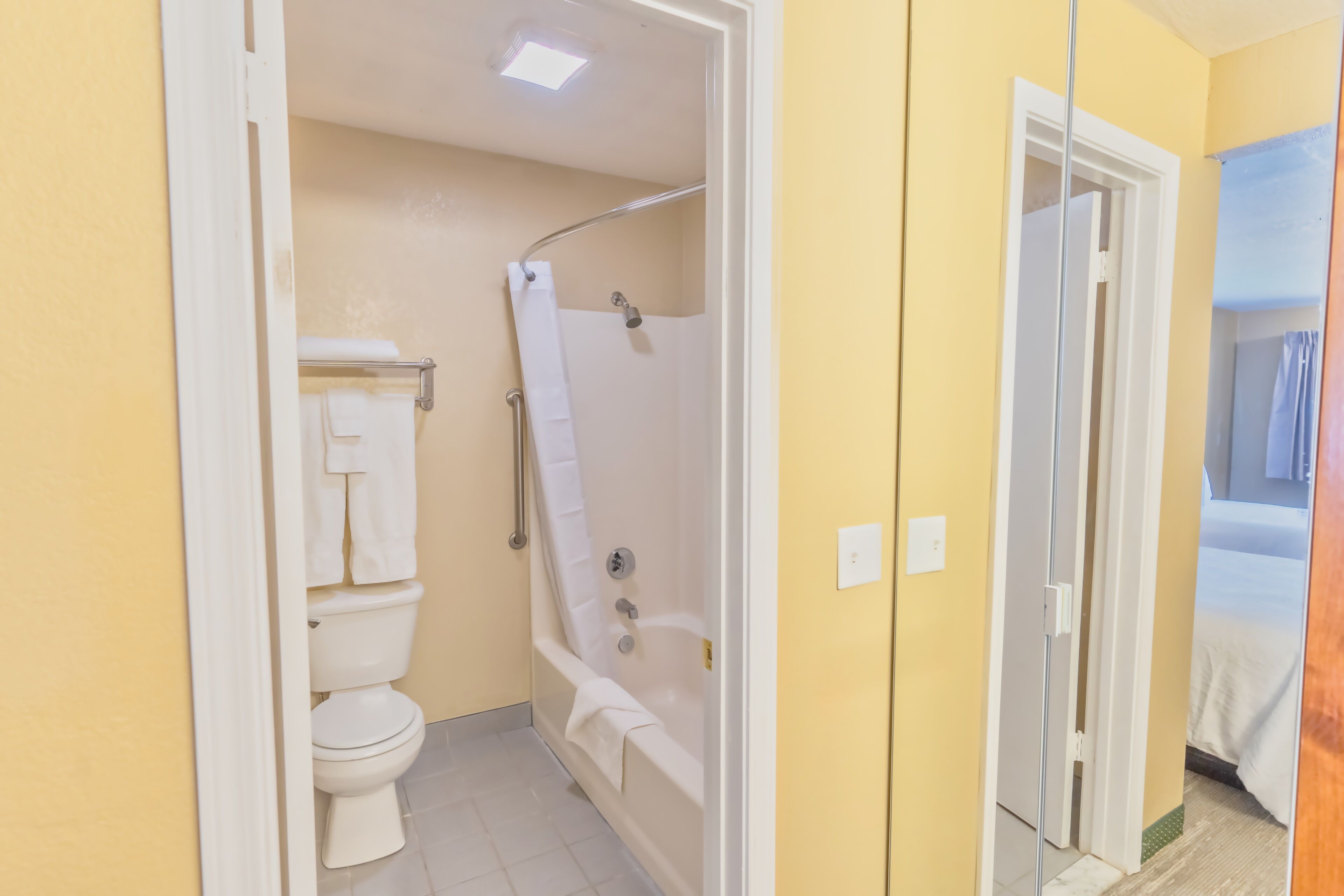 combined shower/bathtub, free toiletries, hair dryer, towels