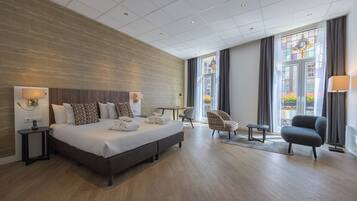 Premium Room, City View | Hypo-allergenic bedding, in-room safe, blackout curtains, soundproofing