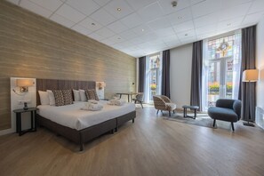 Premium Room, City View | Hypo-allergenic bedding, in-room safe, blackout drapes, soundproofing - Hotel Amsterdam De Roode Leeuw (Amsterdam)