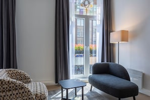 Chambre Prestige, vue sur la ville | Literie hypoallergénique, coffre-fort pour ordinateur portable
