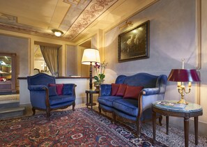 Lobby lounge