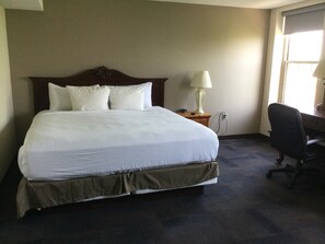 Habitación estándar, 1 cama King size | Escritorio y espacio para trabajar con laptop 