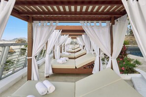 Outdoor pool, cabanas (surcharge), pool umbrellas