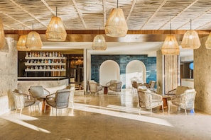 3 bars, bar en bord de piscine, bar de plage
