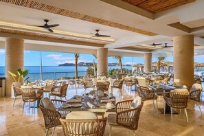 2 restaurants, breakfast served