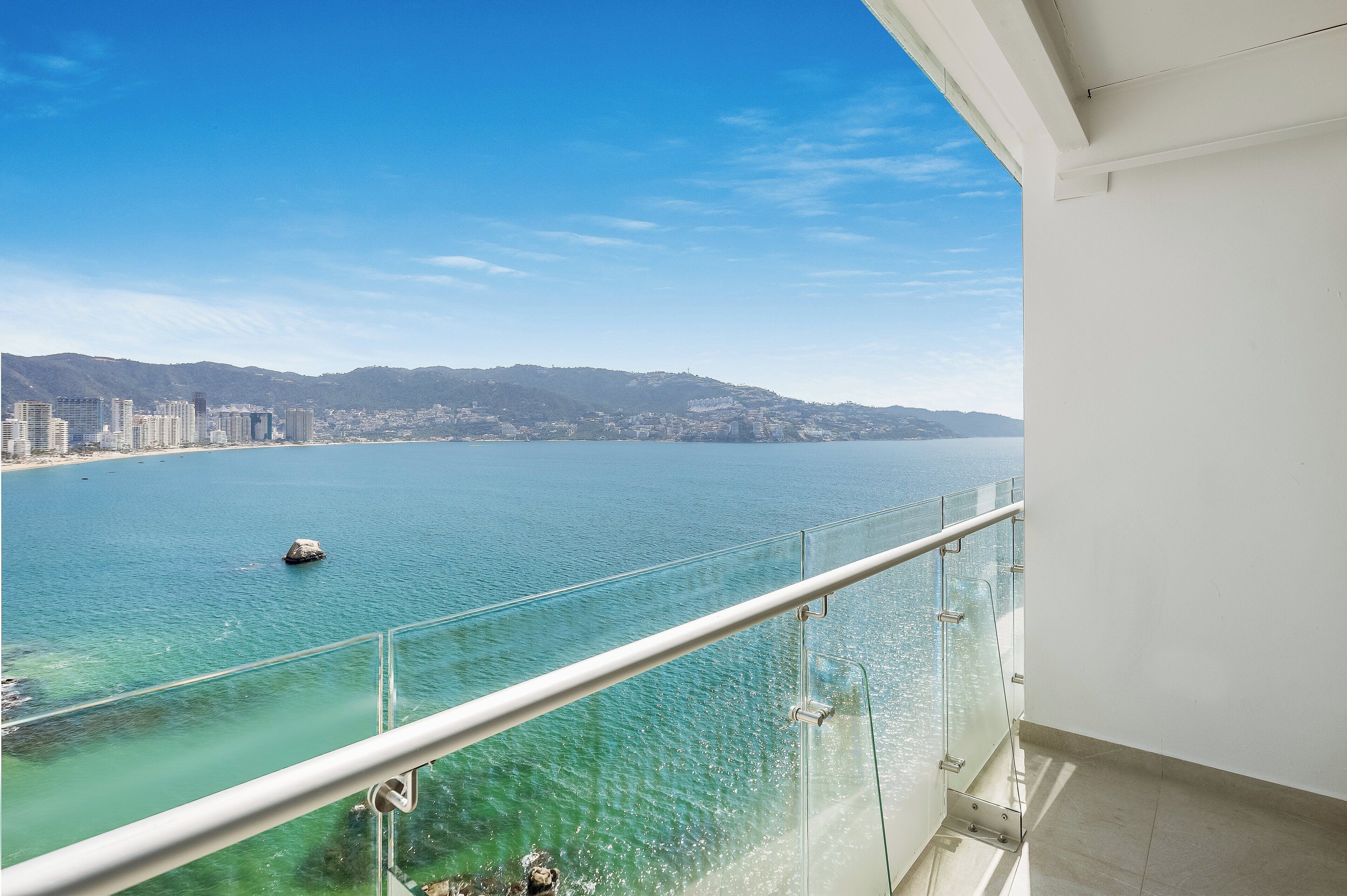 Caja de seguridad en la habitación y cortinas blackout 