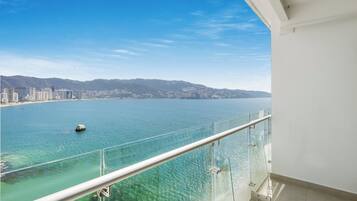 Caja de seguridad en la habitación y cortinas blackout
