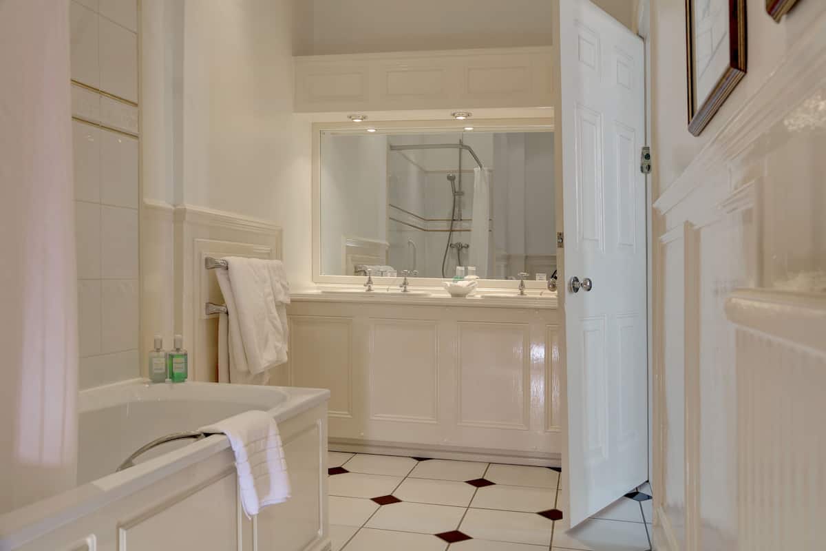 superior room, 1 double bed, non smoking | bathroom | designer toiletries, hair dryer, towels, soap