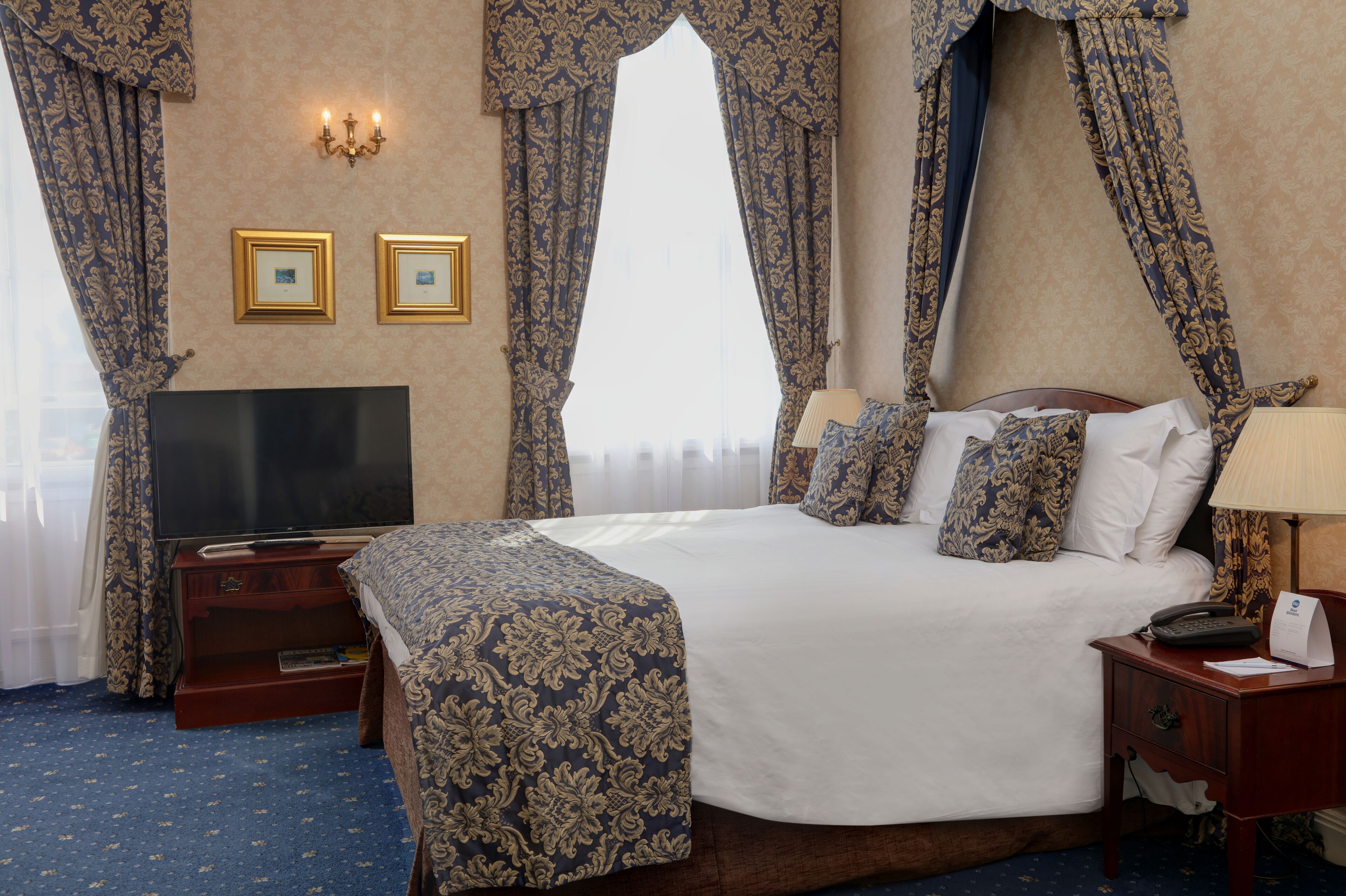 superior room, 1 double bed, non smoking | premium bedding, desk, blackout curtains, iron/ironing board