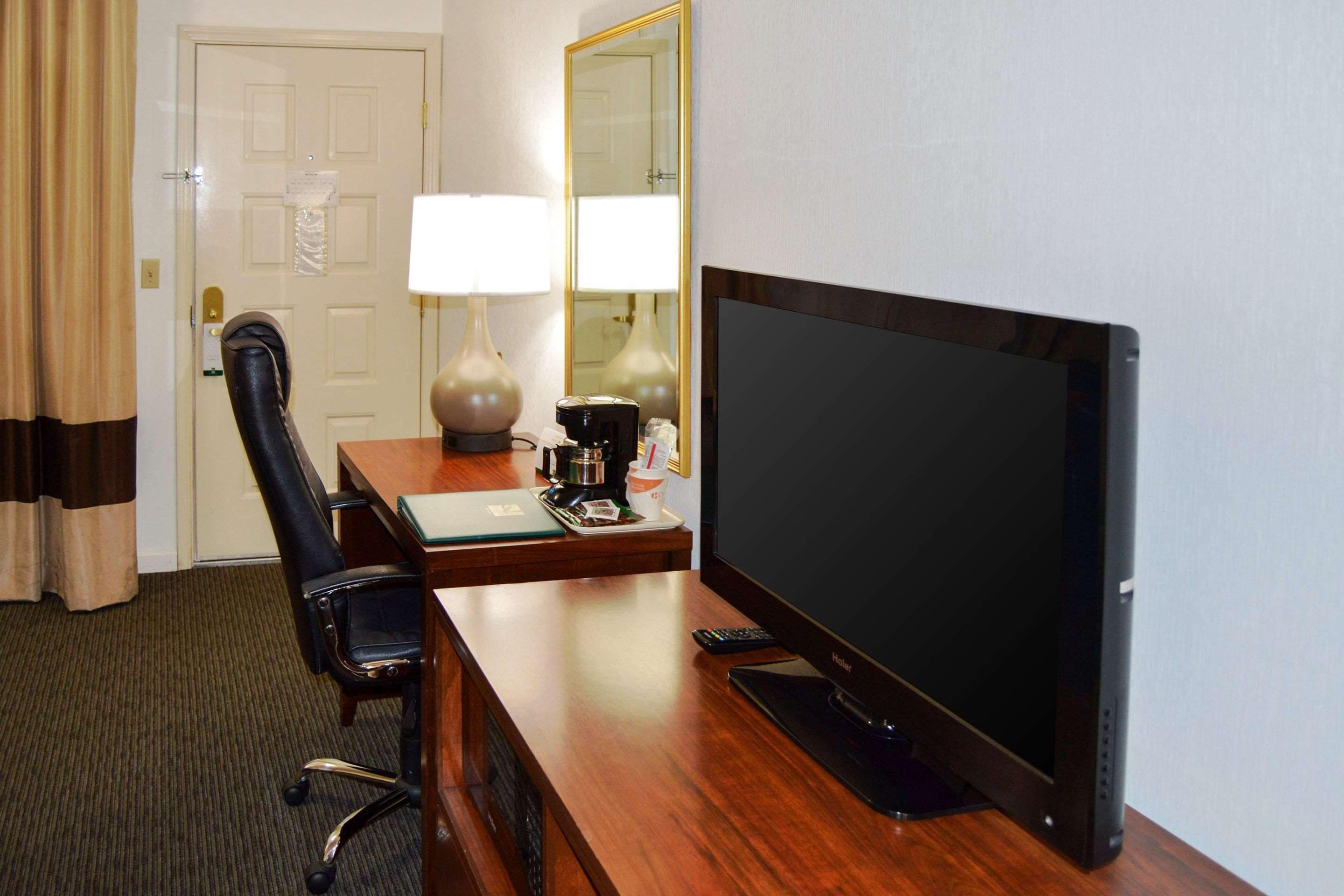 アイロン / アイロン台、WiFi (無料)、ベッドシーツ