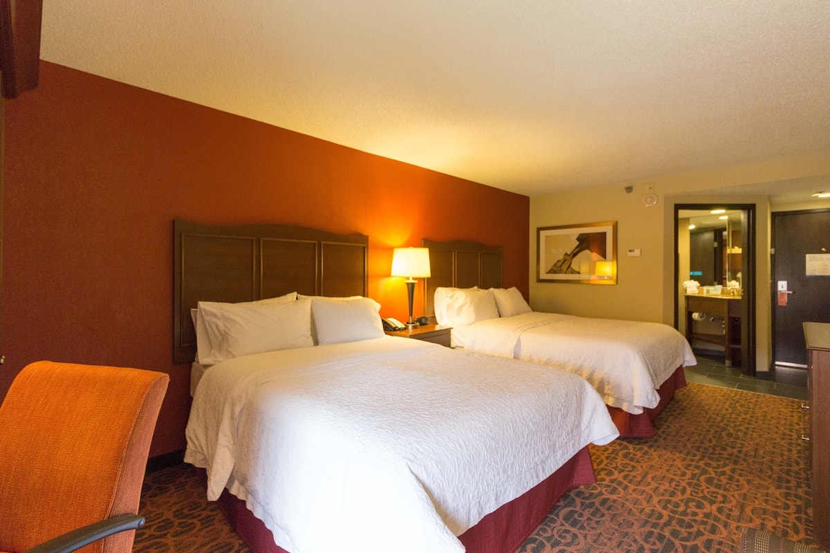 Premium bedding, pillowtop beds, in-room safe, desk