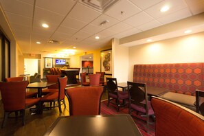 Lobby sitting area - Hampton Inn Columbus-South (Grove City)