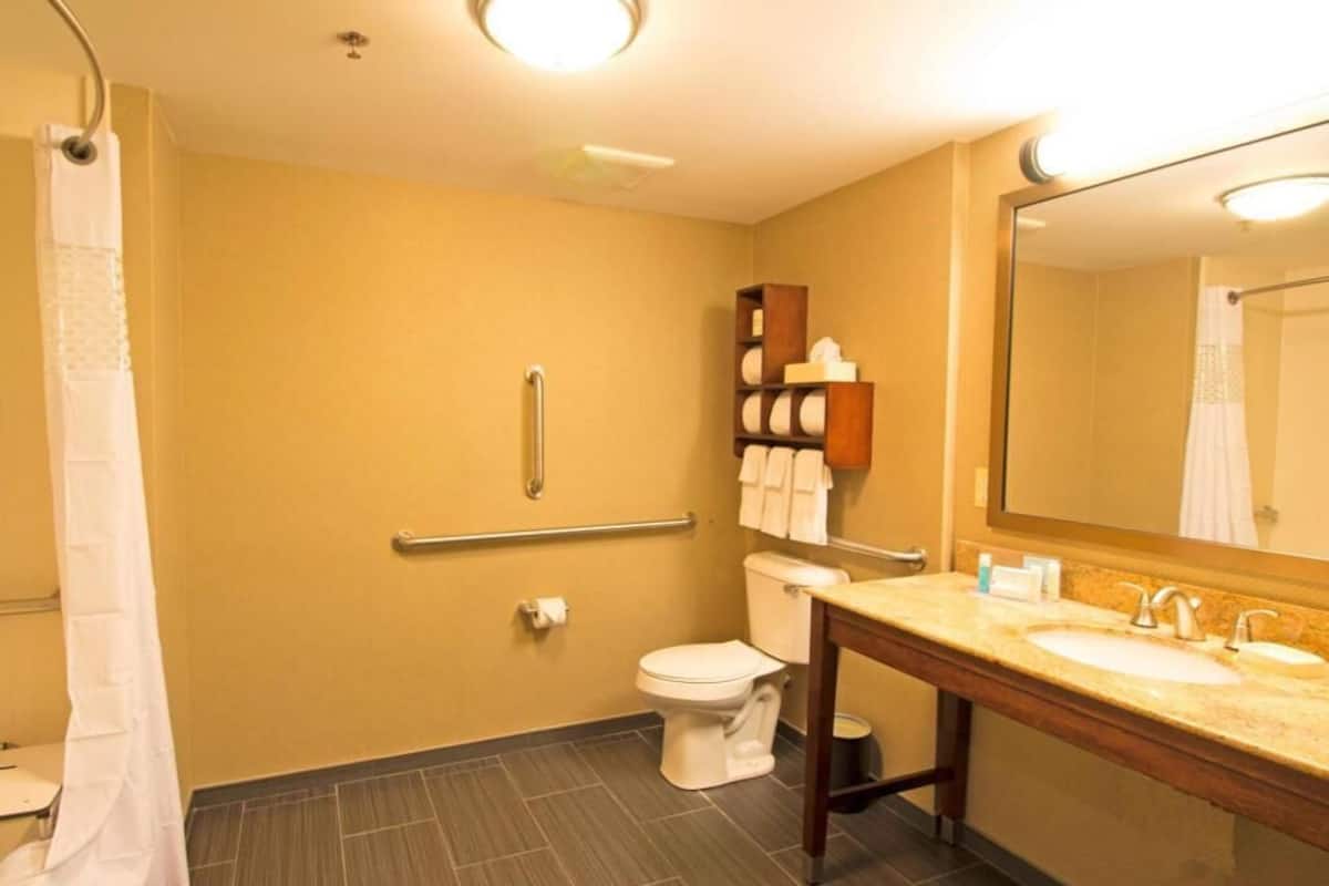 Bathroom | Free toiletries, hair dryer, towels