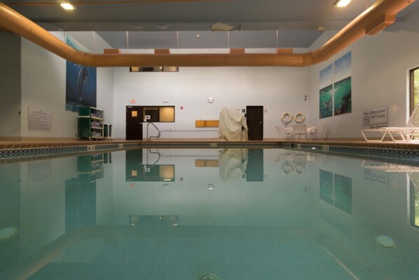 Una piscina cubierta