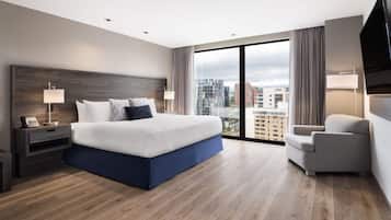 1 King Bed, One Bedroom | Zimmersafe, Schreibtisch, laptopgeeigneter Arbeitsplatz