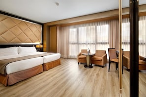 Minibar, két bảo mật tại phòng, bàn