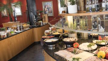 Se ofrece un desayuno bufé (20 EUR por persona)
