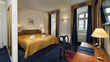 1 bedroom, hypo-allergenic bedding, in-room safe, desk