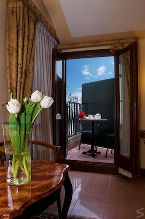 Grand Double Room, Canal View | Living room | LED TV