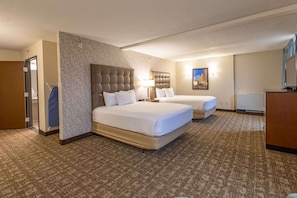 Desk, blackout drapes, iron/ironing board, free cribs/infant beds - Pear Tree Inn St. Louis Near Union Station (St. Louis)