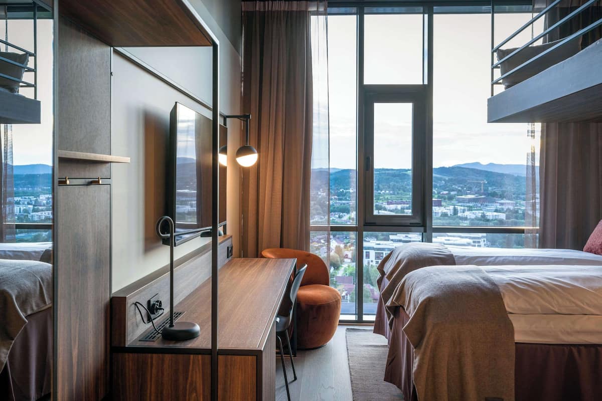 family room, non smoking | 1 bedroom, desk, laptop workspace, soundproofing