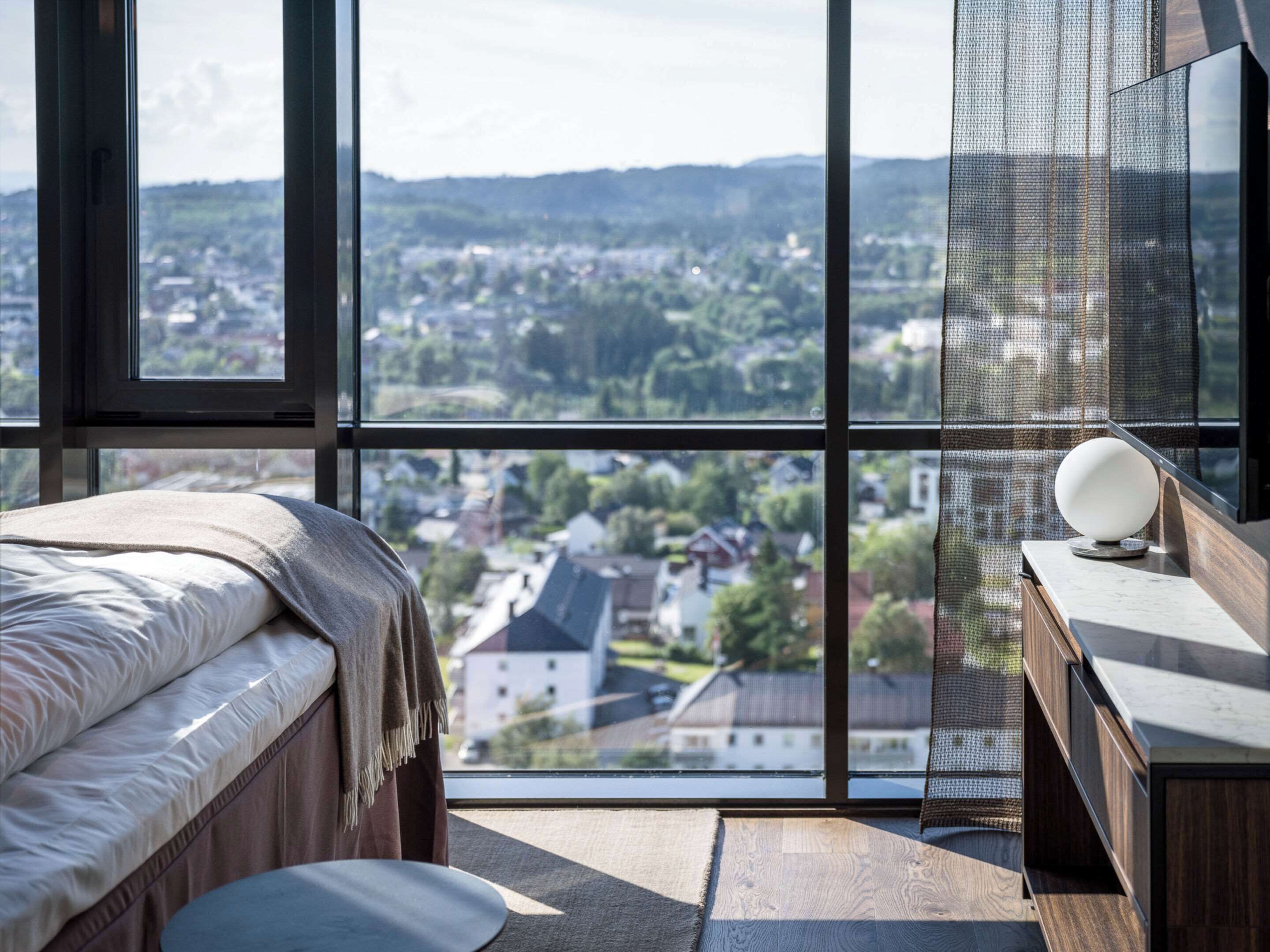 suite, 1 king bed, non smoking | 1 bedroom, desk, laptop workspace, soundproofing