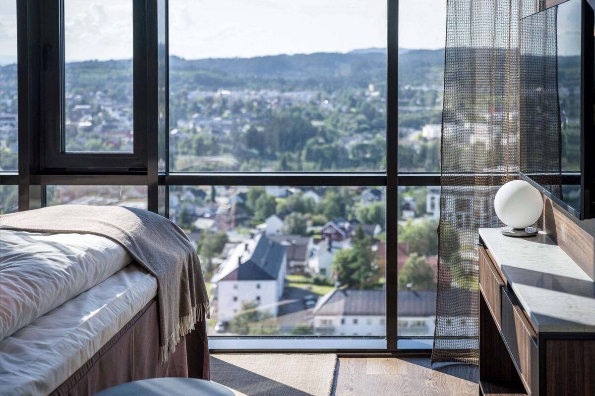 suite, 1 king bed, non smoking | 1 bedroom, desk, laptop workspace, soundproofing